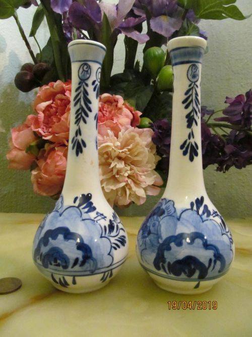 ELWECO !! Vintage Lot/Pair of Elweco Ceramic Hand Painted Delft Blue Vases