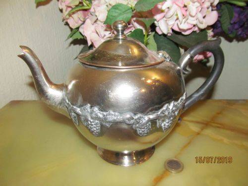 SERANCO GRAPES !! Antique Seranco Silver Plated Teapot with Applied Cast Grapevine Decoration