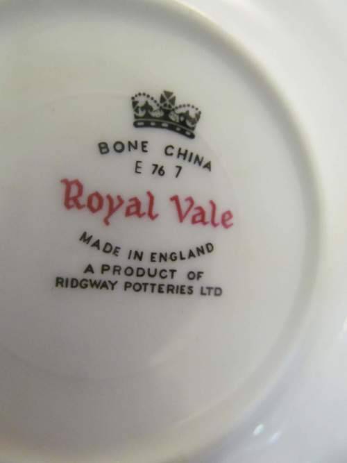 ROYAL VALE !! Vintage 1959-1964 Royal Vale Fine Porcelain Country Cottage Tea Trio