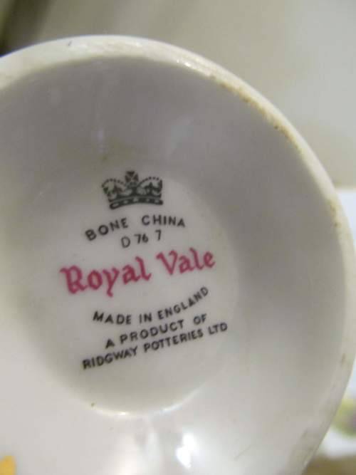 ROYAL VALE 4 !! Vintage 1959-1964 Royal Vale Fine Porcelain Country Cottage Tea Trio