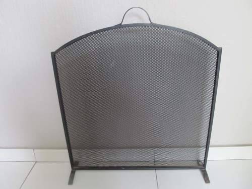 FIRE SCREEN !! Contemporary 62.5cm X 70cm Black Metal Spark Guard / Firescreen
