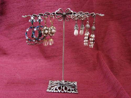 EARRING STAND (SILVER TONE BOW DESIGN) !!! C1