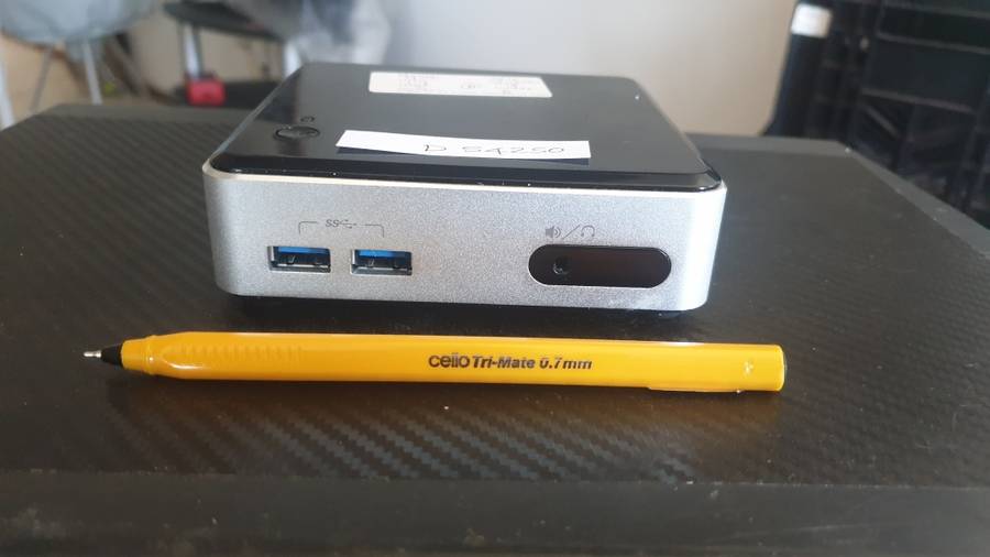 Intel NUC i5 D54250 WYK 4th gen mini pc 256gb SSD 8gb ram