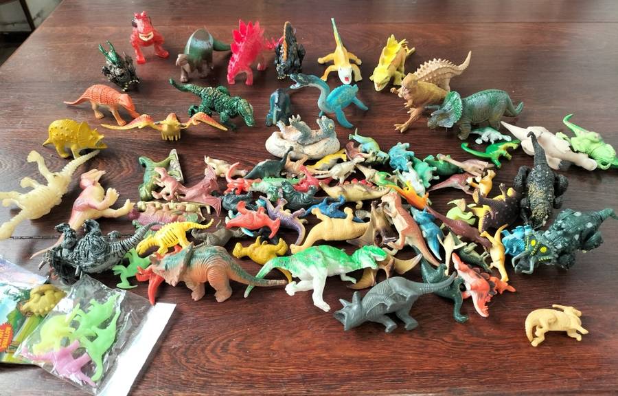 Large vintage collection of smaller plastic dinosaurs (80+)