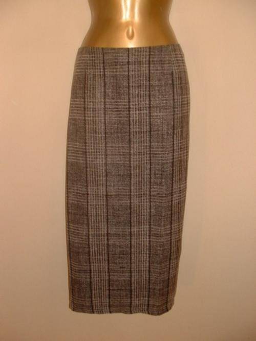 10 / 34 New ladies grey and black kick pleat skirt.