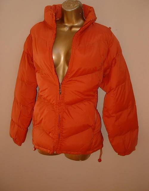 12 / 36 even a 10 / 34  new very warm ORANGE puffer jacket with HOOD - MUST HAVE!