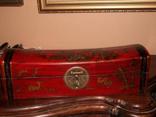 BEAUTIFUL ORIENTAL WOODEN CHEST