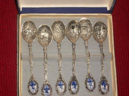 ORNATE NICKLE PLATED SILVER TEASPOONS WITH DELPH