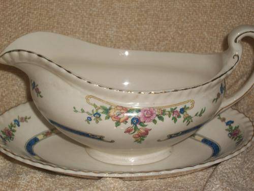 PORCELAIN GRAVY BOAT AND SAUCER. JOHNSON ENG