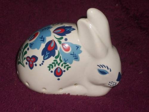 ELIZABETH ARDEN PORCELAIN  SIZE; 8CM X 8CM