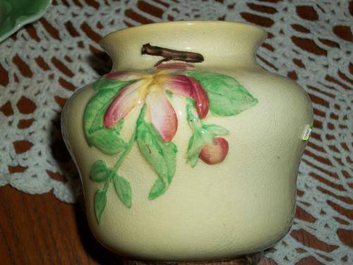 CLEARING !!!WOW!!CARLTON WARE POTJIE. STARTING @ R1.00