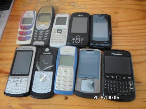 Bulk (Samsung , Blackberry etc) 11 Cellphones and 4 memory cards [R1 AUCTION-NO RESERVE] 1=15items