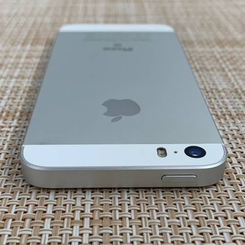 APPLE iPHONE SE SILVER 32GB (3 MONTH WARRANTY)