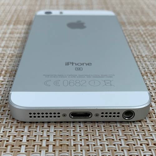 APPLE iPHONE SE SILVER 32GB (3 MONTH WARRANTY)