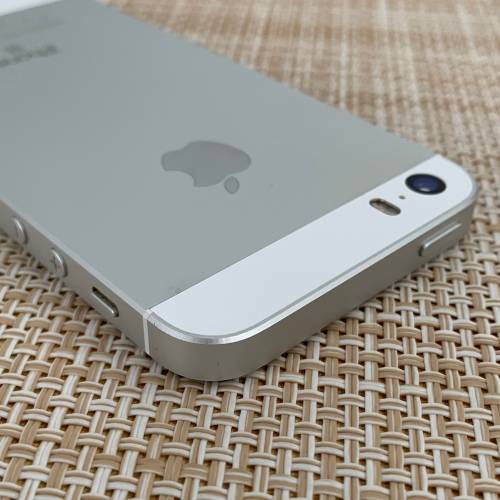 APPLE iPHONE SE SILVER 32GB (3 MONTH WARRANTY)