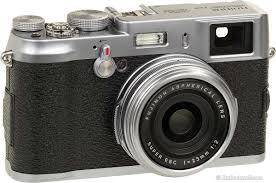 Fuji X100 in excellent condition with Fuji leather case, 3 x batteries, charger & 16gb sd card