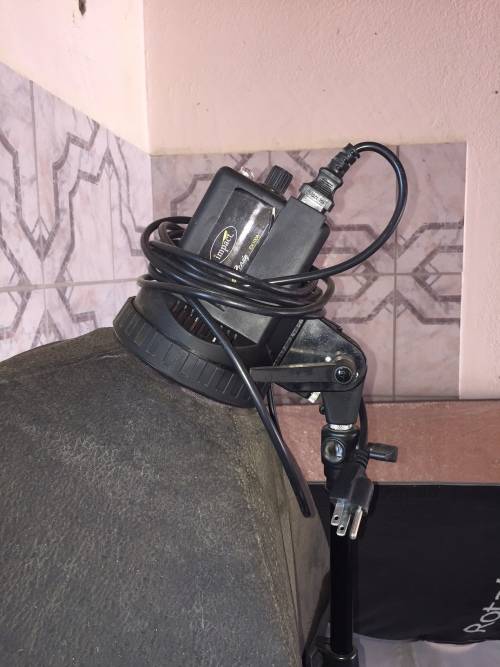 Impact Strobes 2 x 500w, 2 x 100w plus Vagabond battery pack.
