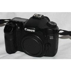 CANON 40D + SIGMA 70-300mm LENS. BOTH IN EXCELLENT CONDITION!!!