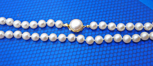 Vintage 1960's Faux Pearl Necklace, stunning piece for your collection !!!!