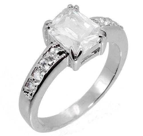 Excellent diamond simulated Ring - Size 7