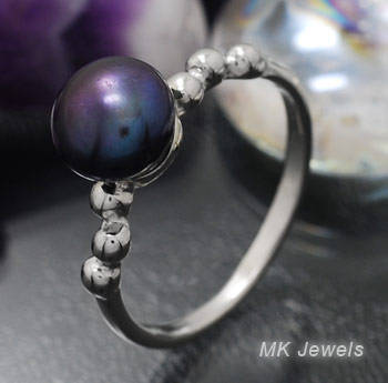 Genuine Peacock Black Freshwater Pearl 18ct GP ring - Size 7