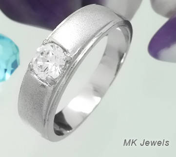 Gorgeous 5mm Brillaint round cut sim diamond ring - Size 8