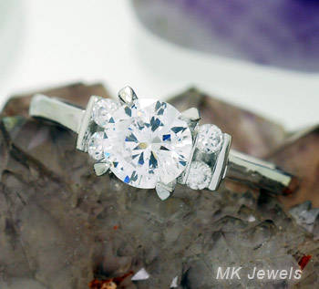JUST IN !!!! Gorgeous 1.25ct simulated diamond engagement ring - Size 7