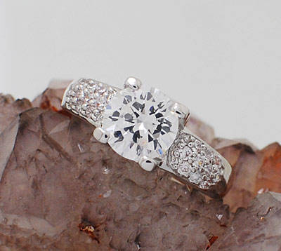 !!! GORGOUES !!! Simulated diamond Ring - Size 8