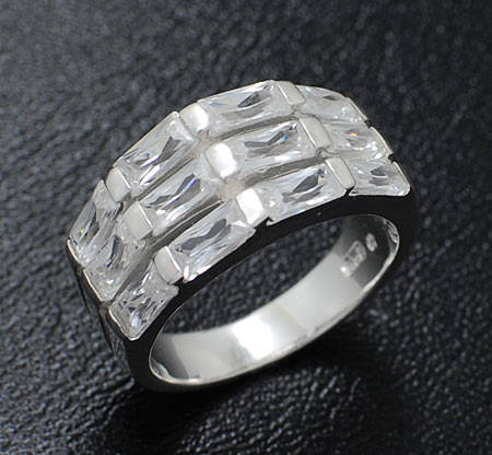 Gorgeous Solid sterling silver simulated Diamond ring - size 6