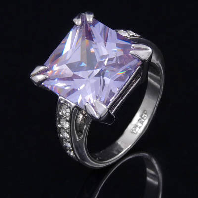 THINK VALENTINE'S !!!!! Stunning 18GP ring & Amethyst & diamond cz stones - Size 8