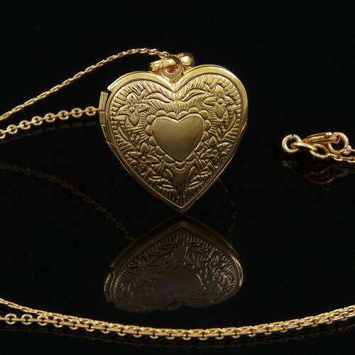 Stunning Necklace & LOCKET set, set in 18ct Gold Clad