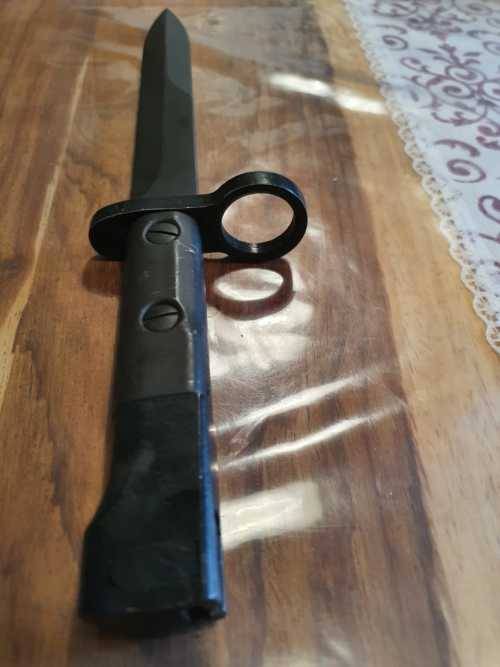 Bayonet with barrel lug adapter to fit R4 / Galil rifle.