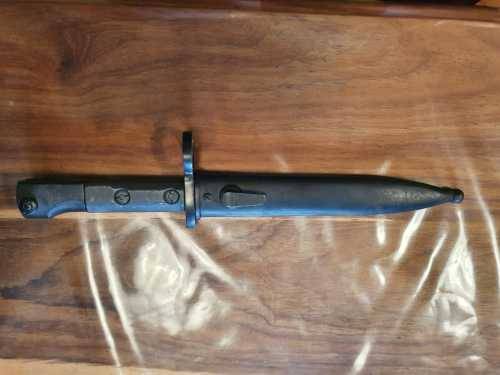 Bayonet with barrel lug adapter to fit R4 / Galil rifle.
