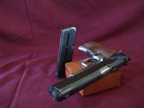DEACTIVATED!!! Beautiful Star 9mm 'Modelo Super' Pistol. Great Collectors Item. Crazy R1 start!!