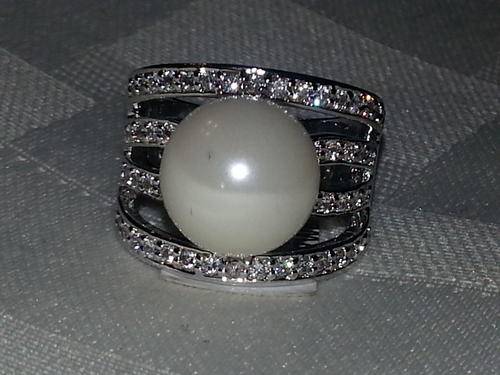 STUNNING St/S PEARL RING, SIZE 6(M)