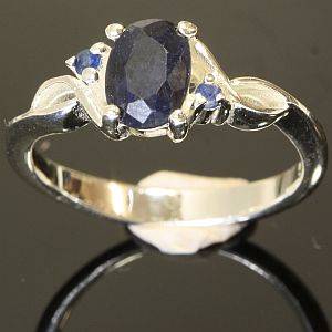 BEAUTIFUL NATURAL SAPPHIRE RING IN STERLING SILVER size: 7.5!!