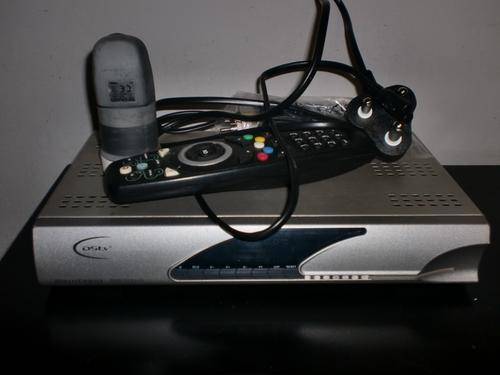 ***DSTV DECODER 1110 WITH TWO REMOTES AND CABLES**R50 FREIGHT
