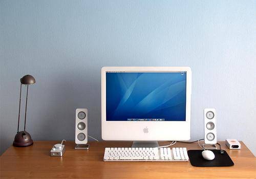 APPLE IMAC WHITE! GORGEOUS 20 INCH CORE 2 DUO WITH WEBCAM! DONT MISS OUT!!!