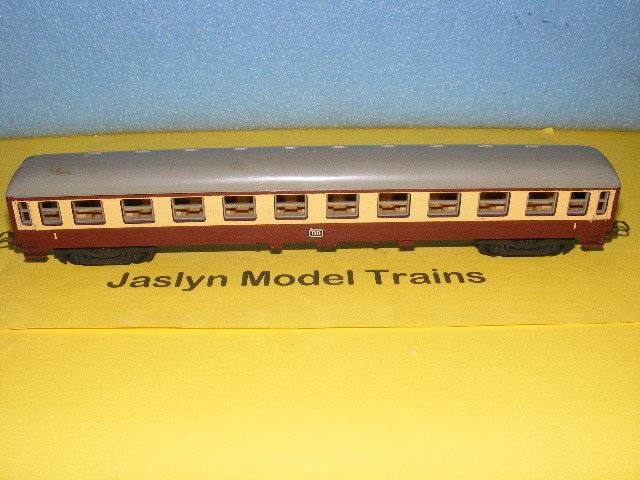 Lima HO DB Passenger Coach.