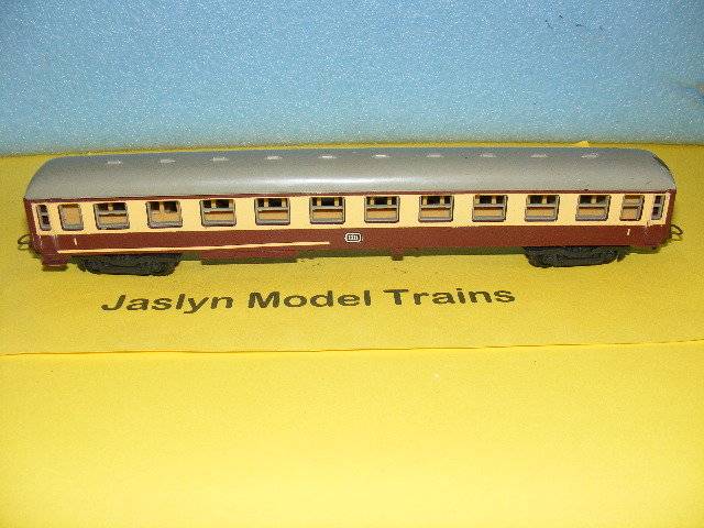 Lima HO DB Passenger Coach.