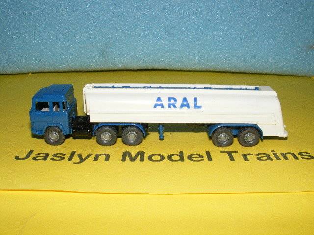 Wiking HO Aral Tanker.