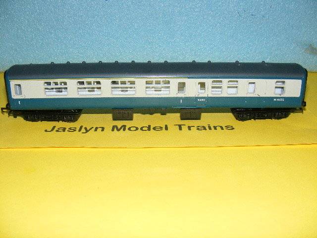 Tri-ang OO Intercity Guard Coach.