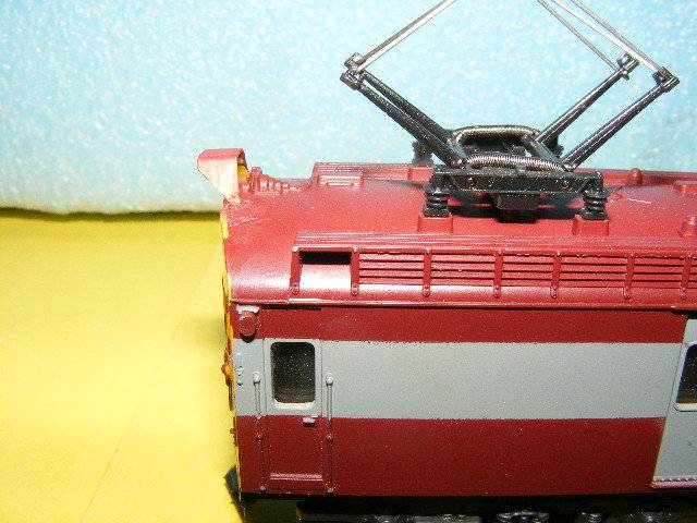 Lima HO SAR/ SAS Suburban Electric Loco - Powered.