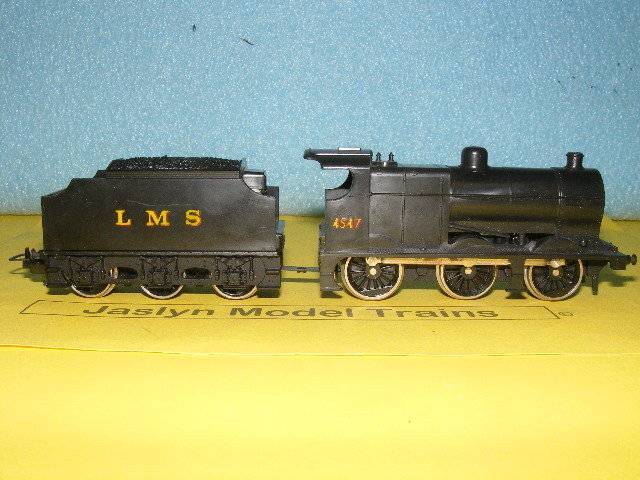 Lima HO LMS 0-6-0 Steam Loco and Tender. (Boxed)