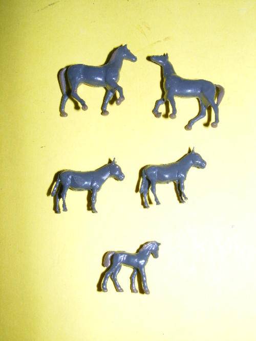 HO Horses X 5