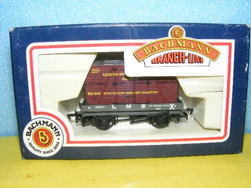 Bachmann HO Flatbed with container.