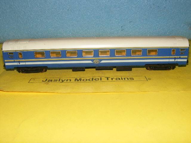 Lima HO SAR/ SAS Blue Train Passenger Coach - "B" Decal