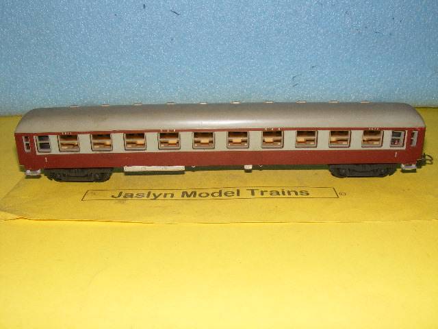 Lima HO SAR/ SAS Old Style Passenger Coach,