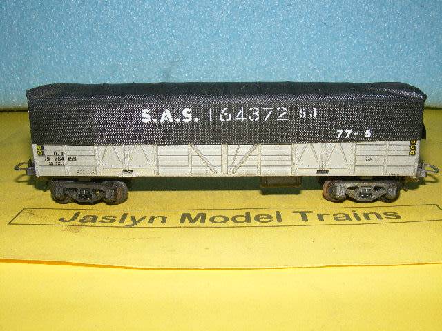 Lima HO SAR/ SAS Silver Box Wagon with Tarpaulin,