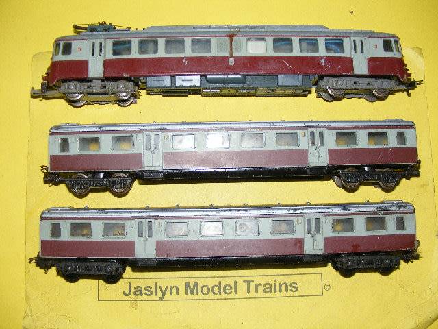 Lima HO SAR/ SAS Old Suburban Set - For restoration.